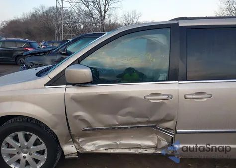 2016 Chrysler Town & Country Touring из США, поврежденный, VIN 2C4RC1BG1GR141741